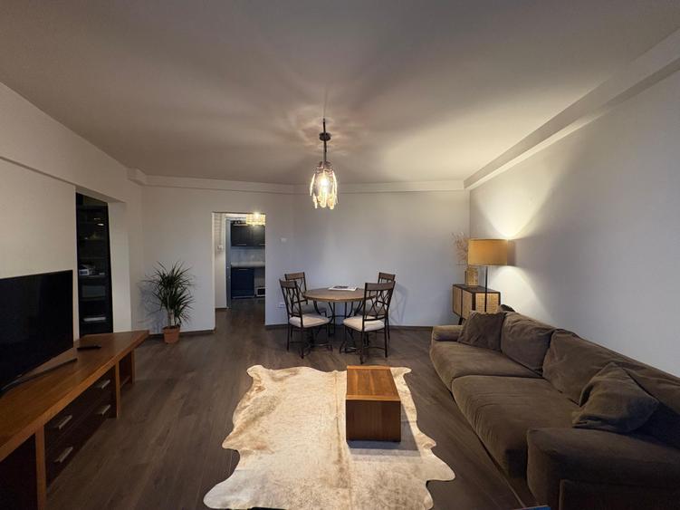 Apartament cu 3 camere semidecomandat în Tineretului