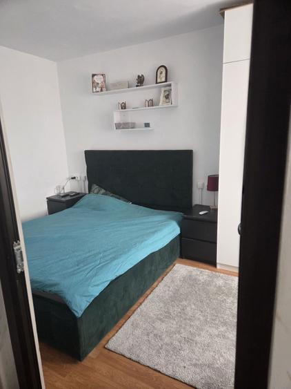 Apartament cu 2 camere semidecomandat în Craiovița Nouă