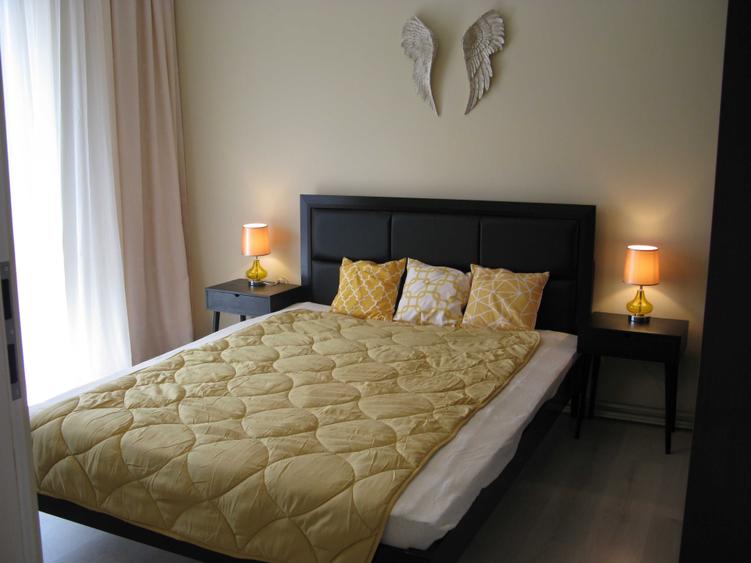 Apartament cu 2 camere semidecomandat, mobilat în Central