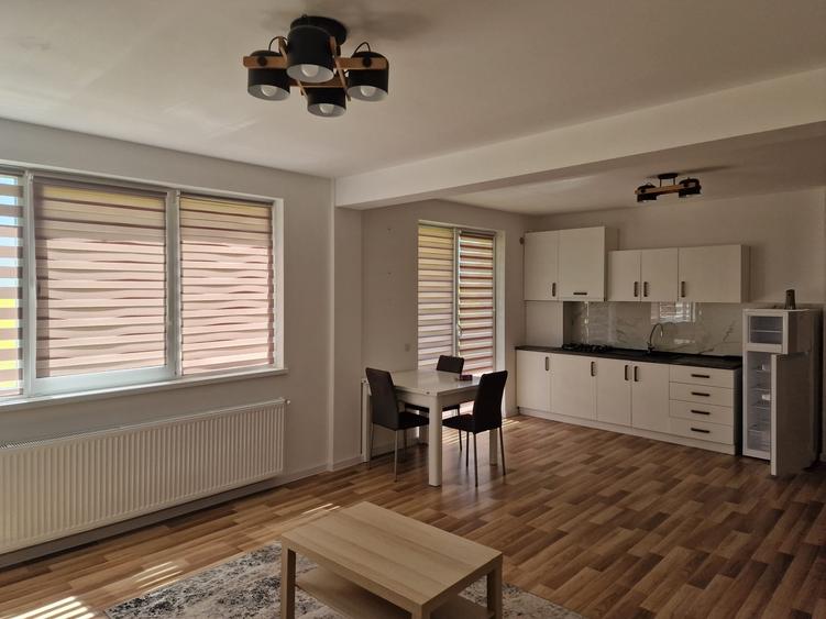Apartament cu 3 camere decomandat în Exterior Vest