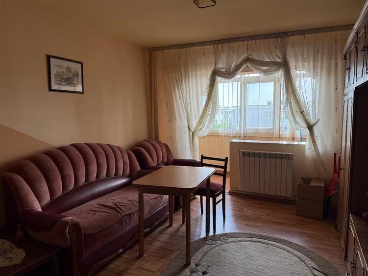 Apartament cu 4 camere decomandat, mobilat în 9 Mai