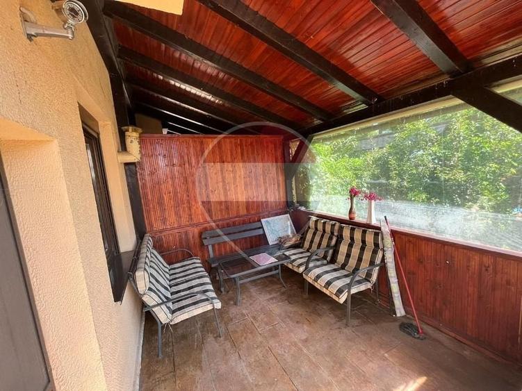 Casă cu 5 camere cu Teren 273 Mp în Butimanu
