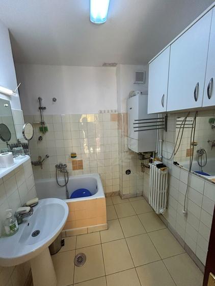 Casă individuală cu 6 camere cu Canalizare în Gheorghe Doja
