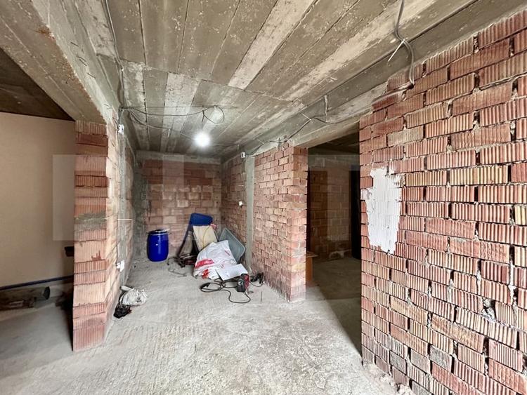 Casă individuală cu 4 camere cu Garaj în Exterior Vest