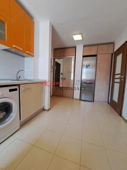 Apartament cu 3 camere semidecomandat în Titan