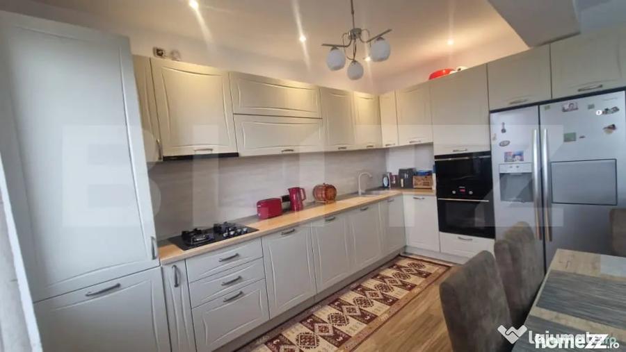 Apartament cu 3 camere decomandat în 13 Decembrie