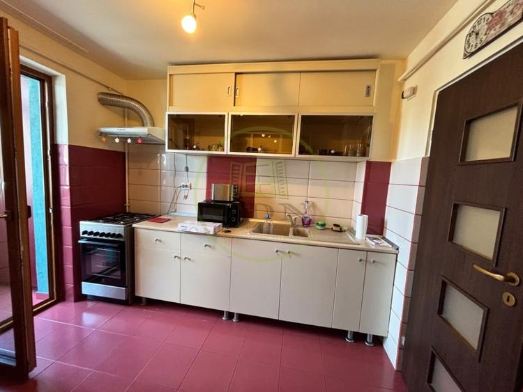 Apartament cu 4 camere decomandat, mobilat în Central