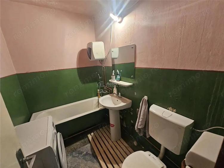 Apartament cu 2 camere semidecomandat în Micro I