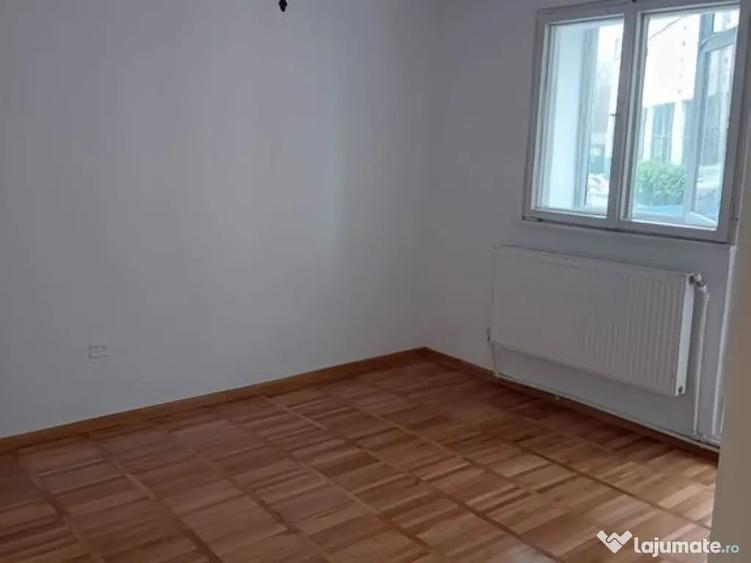 Apartament cu 2 camere decomandat în Port