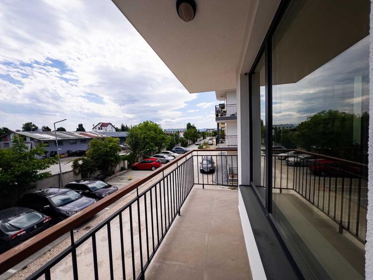 Apartament cu 3 camere semidecomandat în Sud