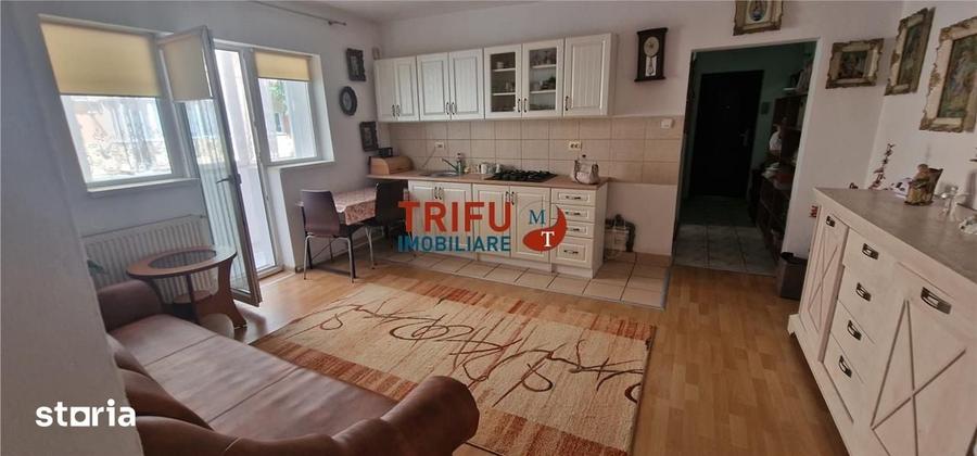 Apartament cu 3 camere semidecomandat în Cetate