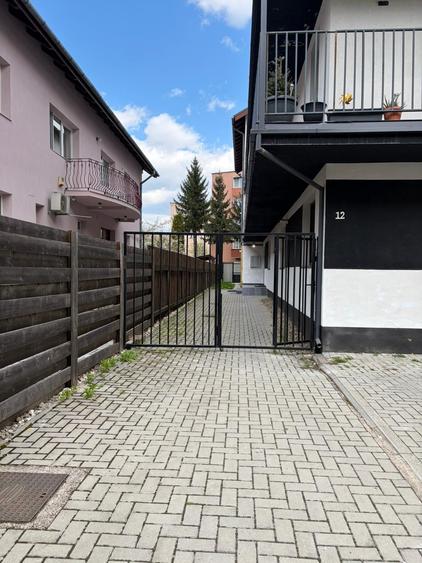 Apartament cu 3 camere decomandat, mobilat în Florilor