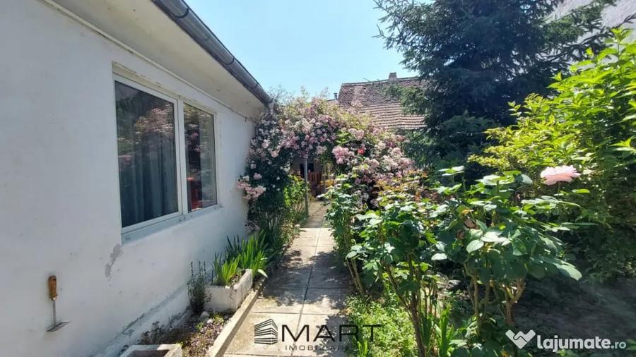 Casă cu 8 camere cu Teren 800 Mp în Central