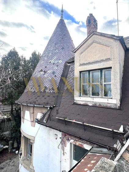 Casă individuală cu 12 camere cu Canalizare în Central
