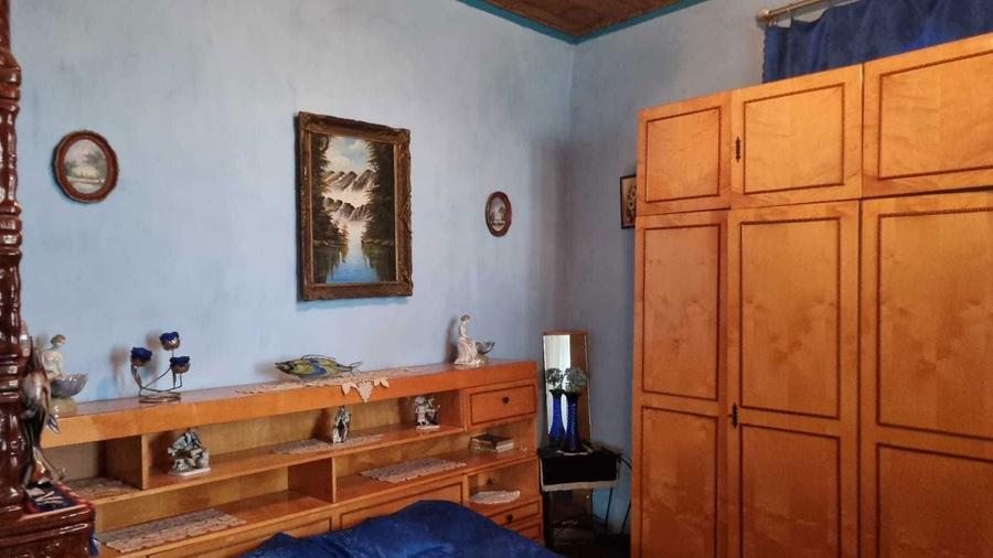 Casă cu 4 camere în Teslui