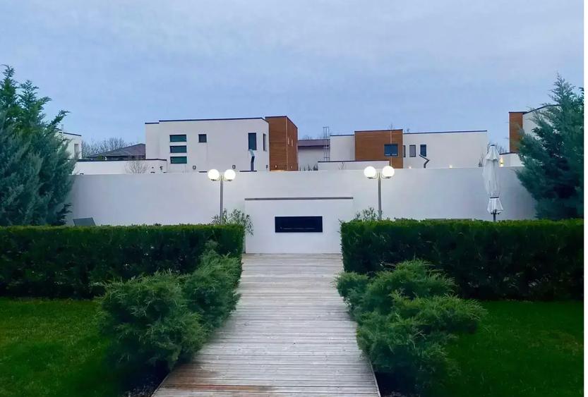 Casă individuală cu 4 camere cu Canalizare în Corbeanca
