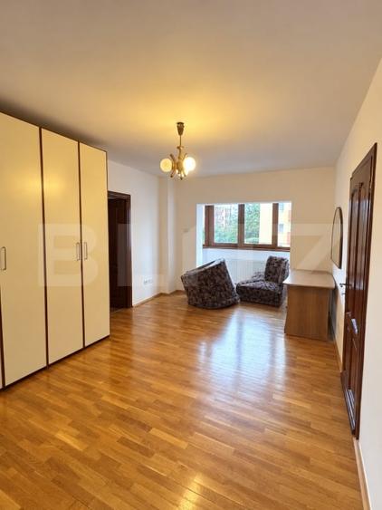 Apartament cu 4 camere semidecomandat, mobilat în Triaj
