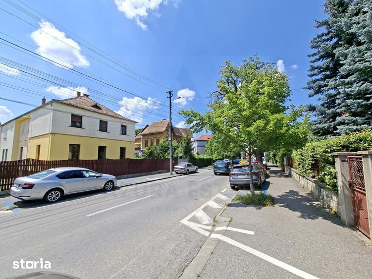 Casă cu 4 camere cu Canalizare în Trei Stejari