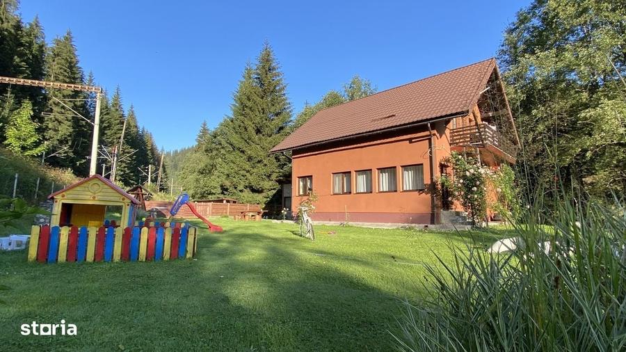 Casă cu 4 camere în Valea Putnei