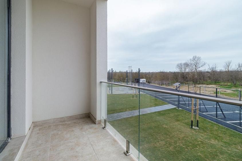 Apartament cu 3 camere semidecomandat, mobilat în 1 Decembrie