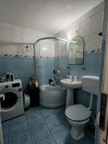 Apartament cu 2 camere decomandat, mobilat în Baia Sprie