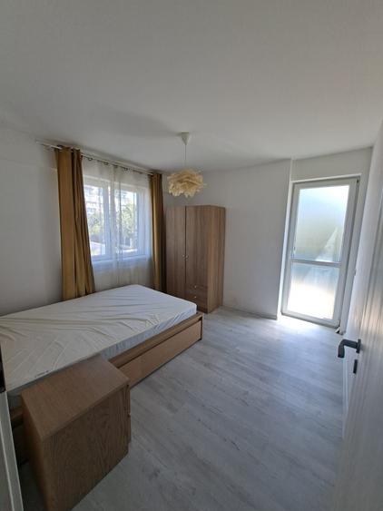 Apartament cu 3 camere decomandat în Titan