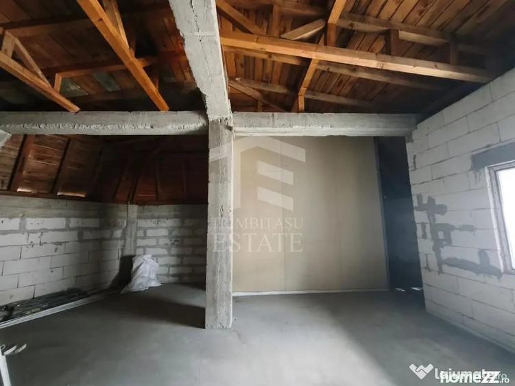 Casă cu 7 camere cu Teren 480 Mp în Lumina