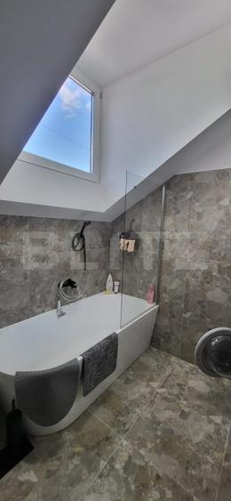 Apartament cu 3 camere semidecomandat, mobilat în Turnișor