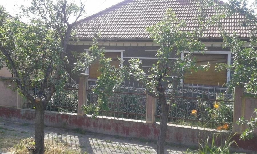 Casă individuală cu 3 camere cu Teren 608 Mp în Episcopia Bihorului