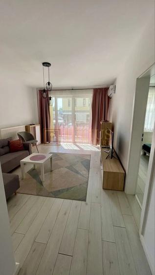 Apartament cu 2 camere nedecomandat în Aradului