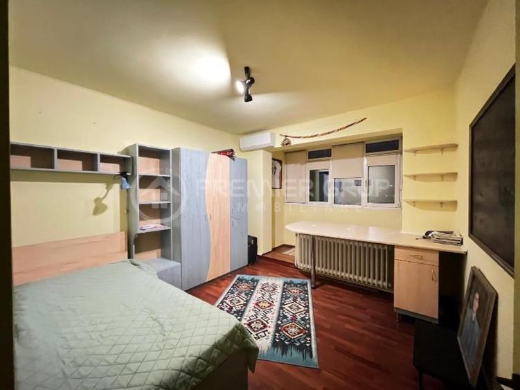 Apartament cu 4 camere decomandat în Alexandru cel Bun