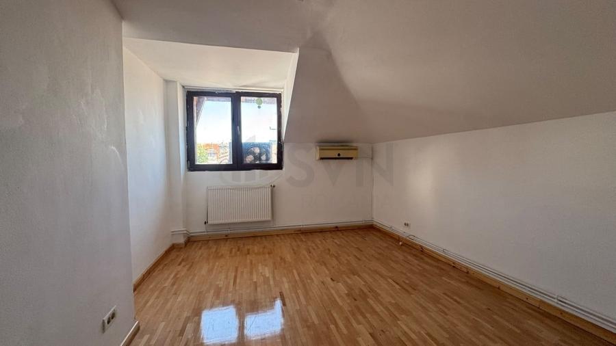 Apartament cu 15 camere circular în P-ța Unirii