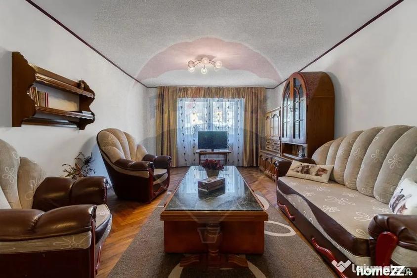 Casă cu 5 camere cu Teren 904 Mp în Central