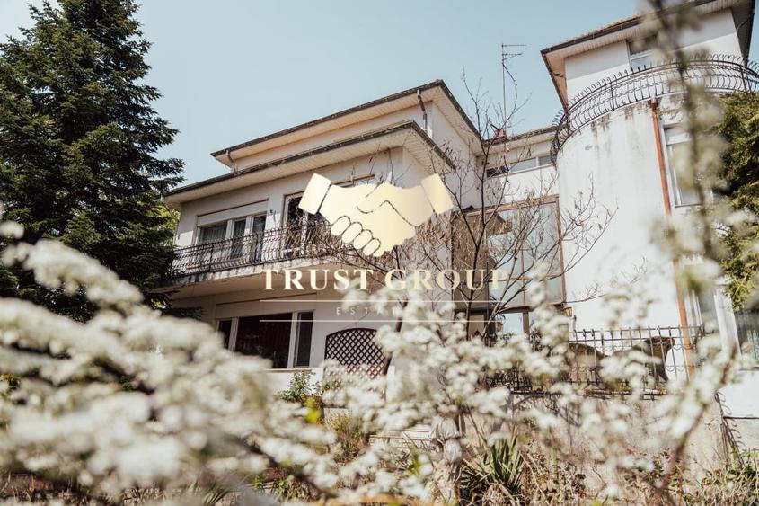 Casă individuală cu 13 camere cu Piscina în Drumul Taberei