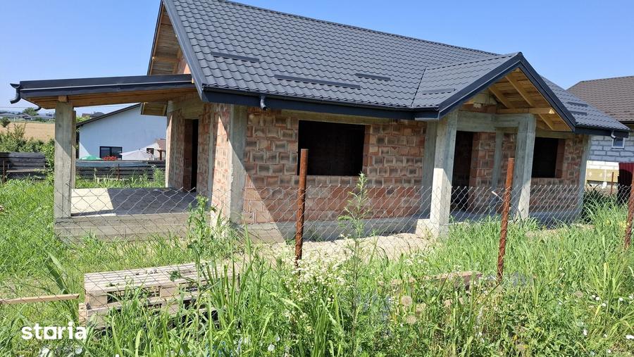 Casă cu 3 camere decomandat cu Teren 450 Mp în Miroslava