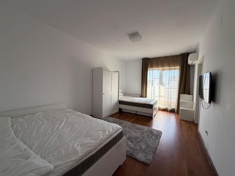 Apartament cu 4 camere decomandat în Herăstrău