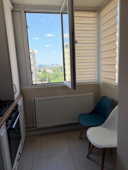 Apartament cu 4 camere semidecomandat în Teiul Doamnei