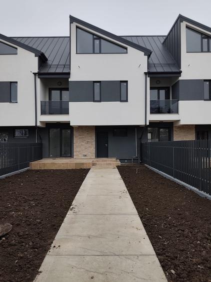 Duplex cu 5 camere cu Canalizare în Chiajna