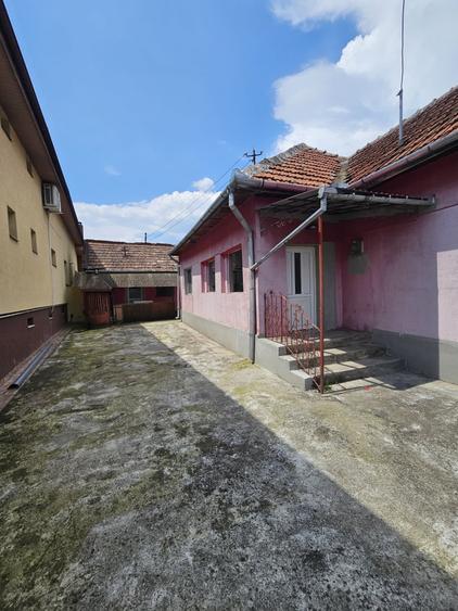 Casă individuală cu 4 camere cu Teren 770 Mp în Micești