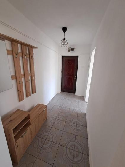 Apartament cu 2 camere semidecomandat în Intim