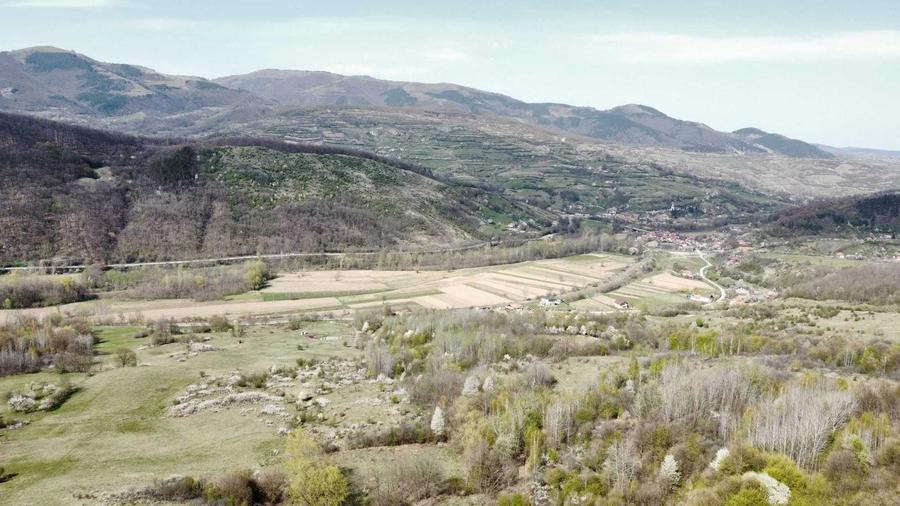 Teren de 1600 mp, în Exterior Vest
