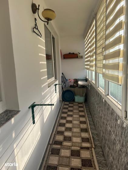 Apartament cu 3 camere decomandat în Cornișa