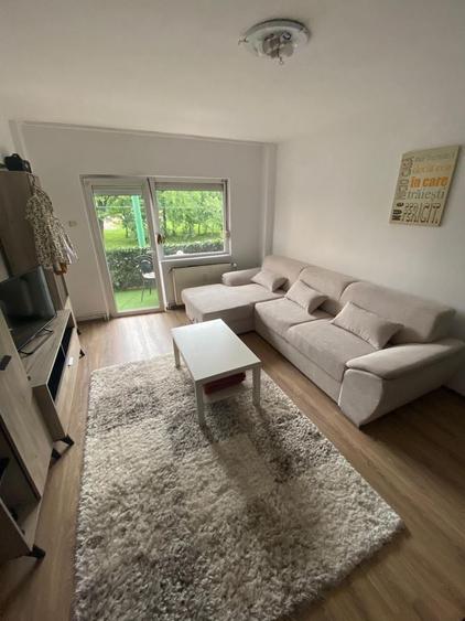 Apartament cu 2 camere decomandat în Florilor