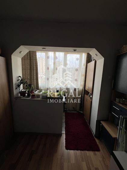Apartament cu 3 camere decomandat în Exterior Vest