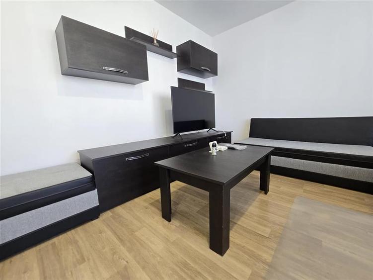 Apartament cu 2 camere decomandat, mobilat în Tractorul