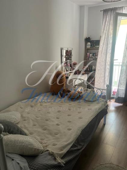 Apartament cu 3 camere decomandat în Florești