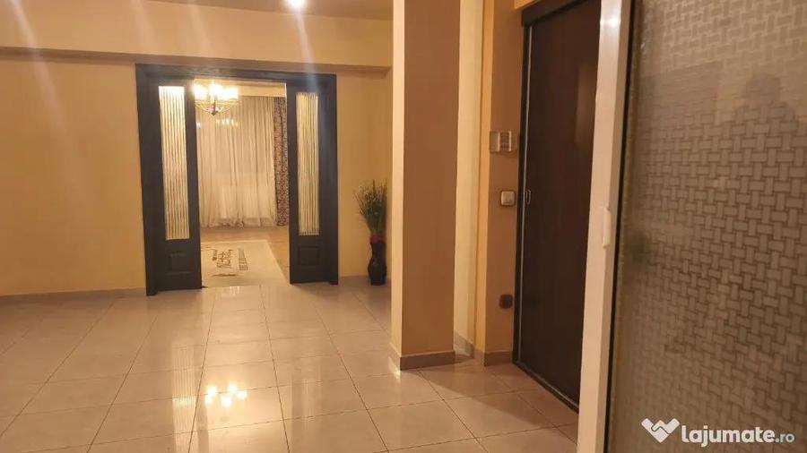 Apartament cu 3 camere decomandat în 22 Decembrie