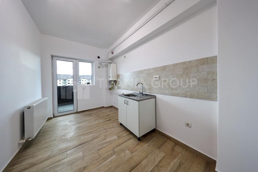 Apartament cu 3 camere decomandat în Tractorul