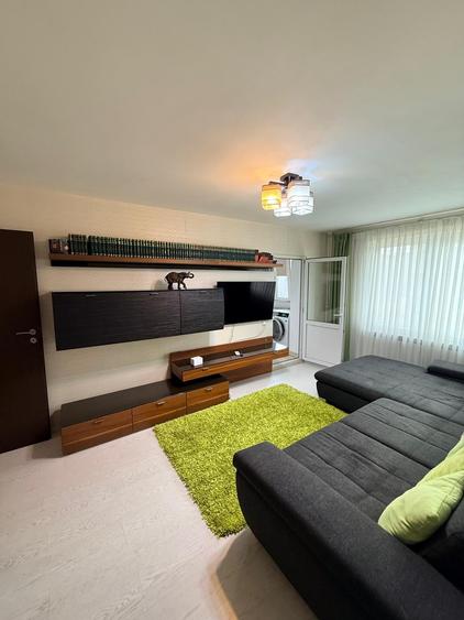 Apartament cu 4 camere decomandat în Crângași