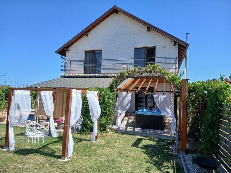Casă cu 3 camere în Bradu